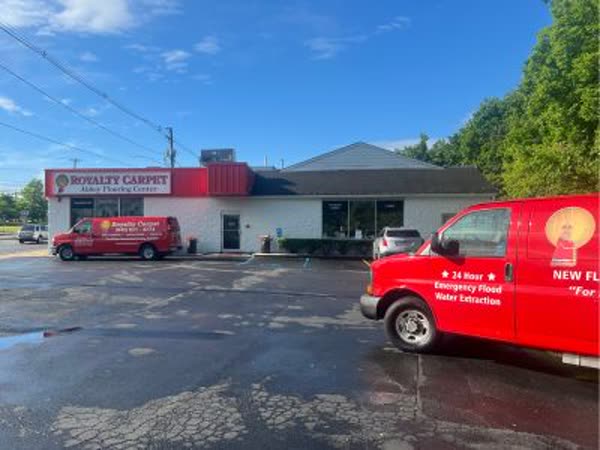 The Royalty Carpet storefront and service van on Route 9 in Wappingers Falls